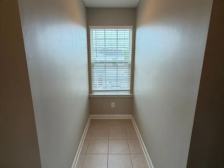 410 Conley Dr — Photo 18