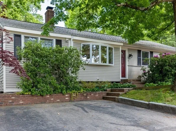 332 Massapoag Ave, Sharon, MA 02067