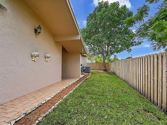 4th image of 9391 NW 33rd Place