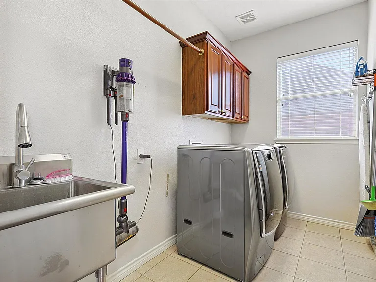 925 Sunset Hill Dr — Photo 32