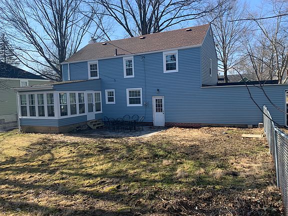 4th image of 209 Goodhue Dr