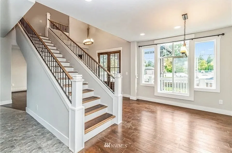 7 bed, 3165 sqft, $875 — Photo 3