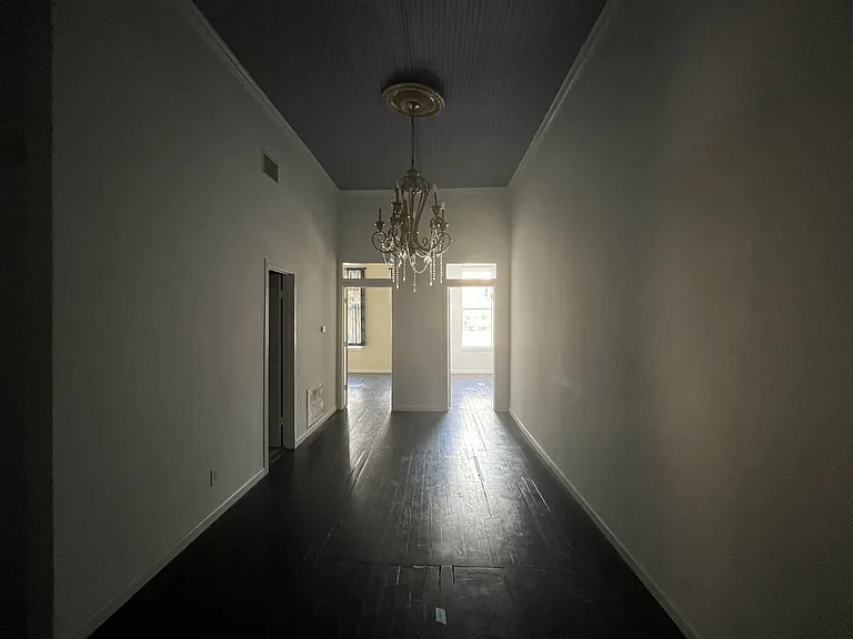 130 E San Antonio St — Photo 4