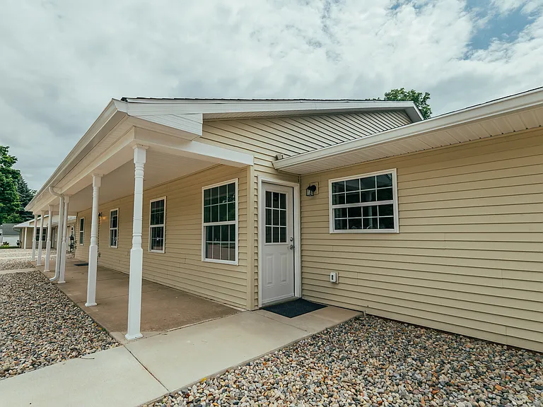 300 E Bacon St — Photo 16