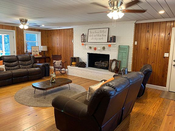 Living Room w/ Gas Fireplace