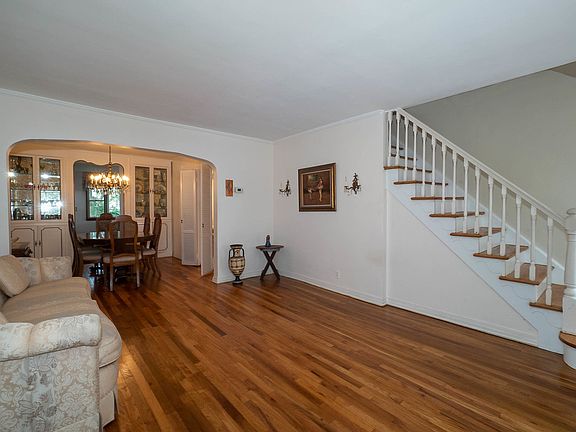 3rd image of 8042 215th St