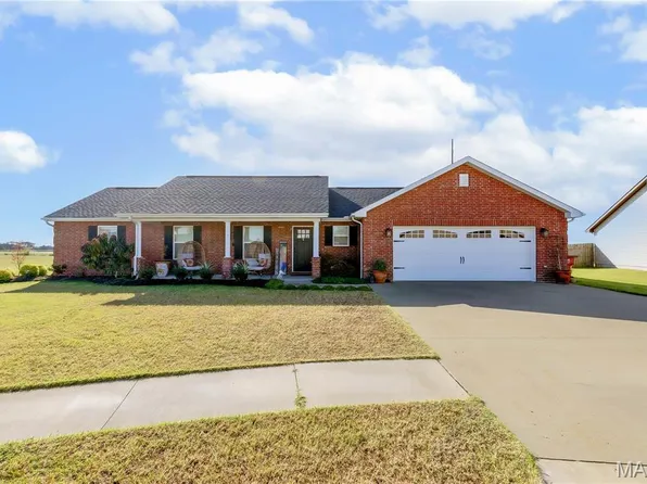 1215 Huntress Dr, Sikeston, MO 63801