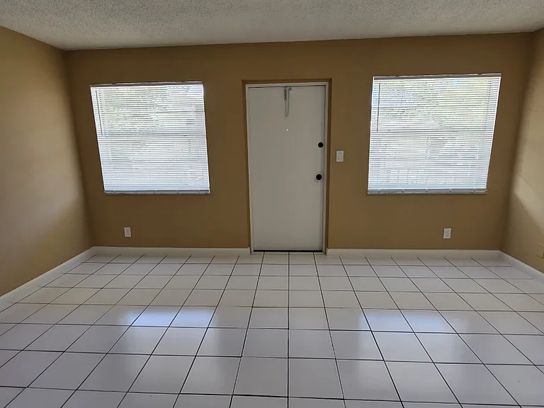 1150 NE 17th Ct — Photo 1