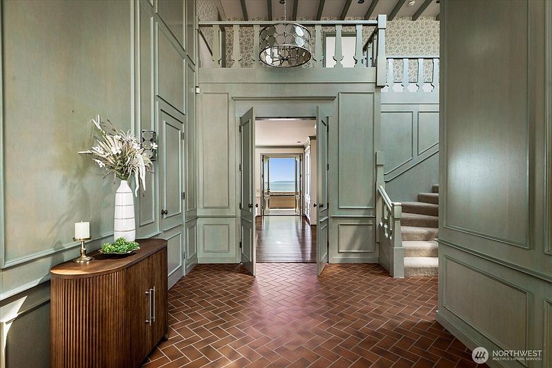 5th image of 2374 Soundview Drive