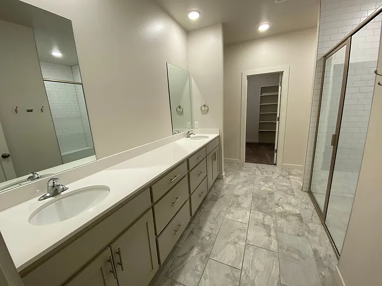 504 Martina Ln — Photo 25
