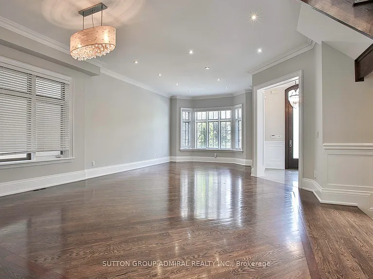21 Dunblaine Ave — Photo 7