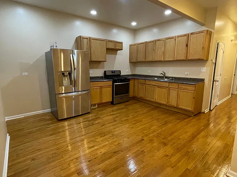 3826 W Monroe St — Photo 1