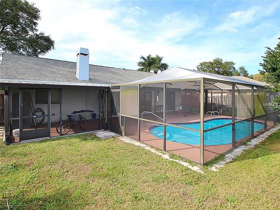 4th image of 2237 Cypress Point Dr E