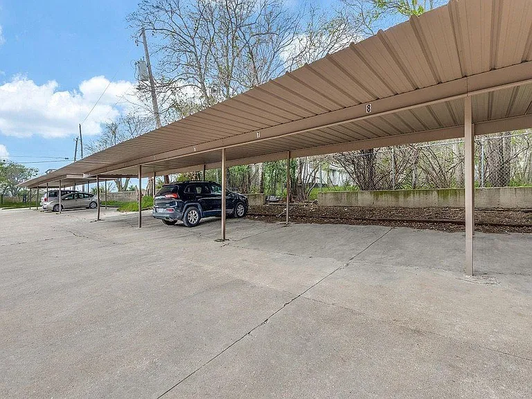 7700 Chapin Rd #5 — Photo 14