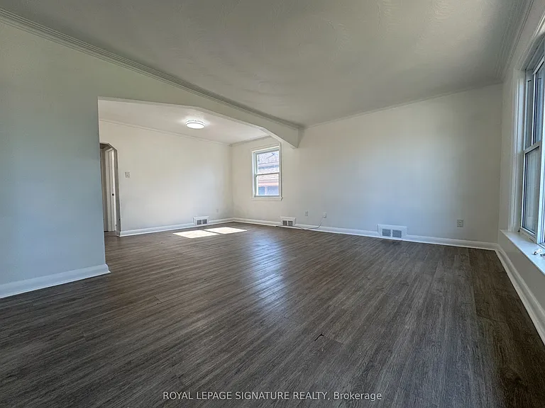 130 Budea Cres #MAIN FL — Photo 3