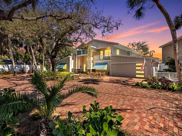 5045 Oxford Dr, Sarasota, FL 34242