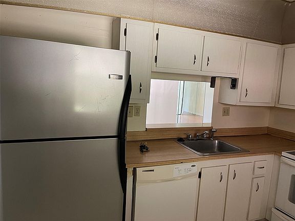 3rd image of 2850 Somerset Drive #116L