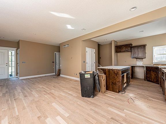 3rd image of 2511 E Stone Creek Ave