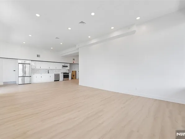 114 Pine Street image 12 of 35