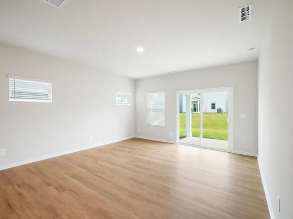 Paisley Plan, Oak Manor - Classic Series