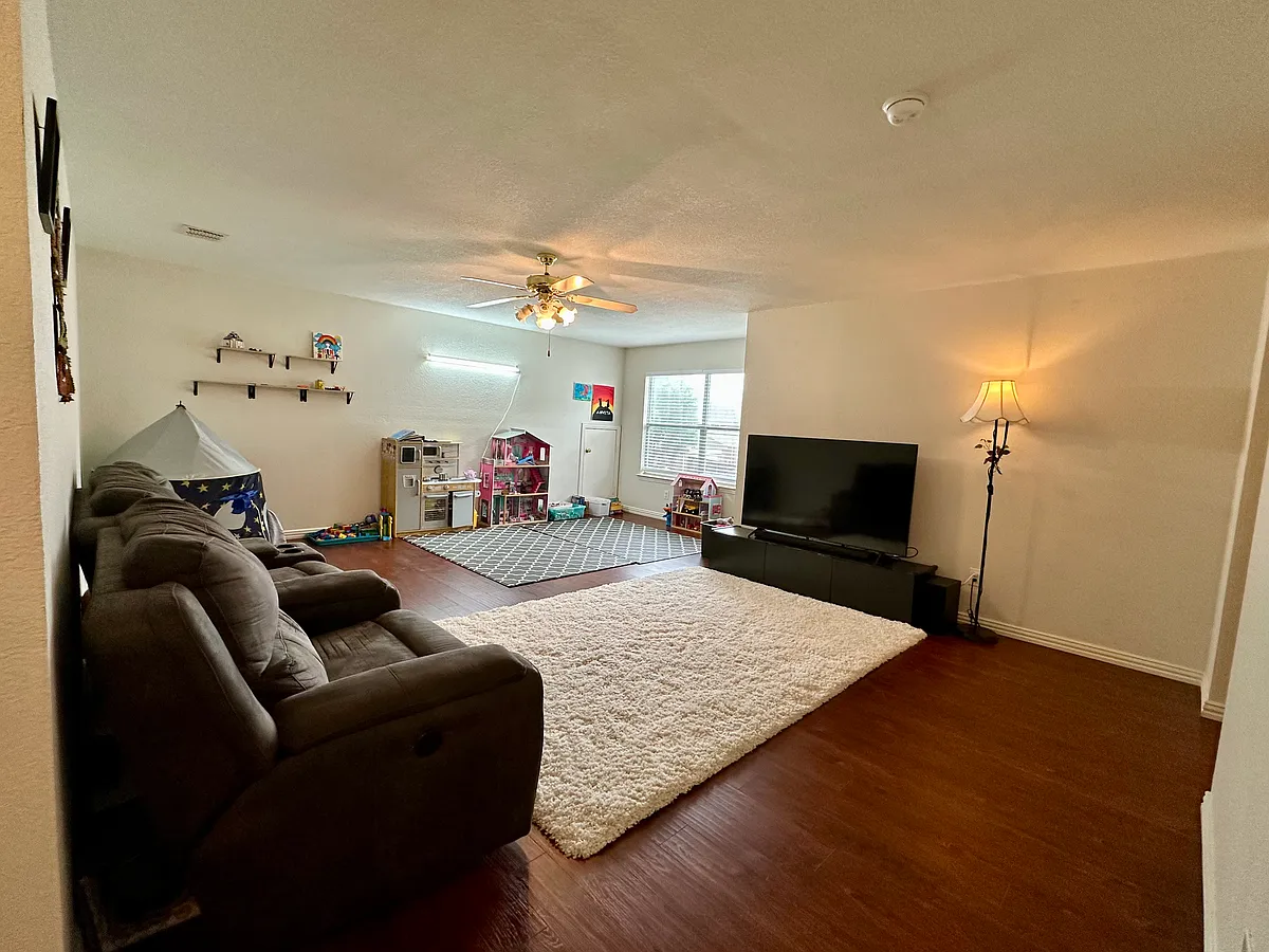 Building Photo - 3633 Dripping Springs Dr