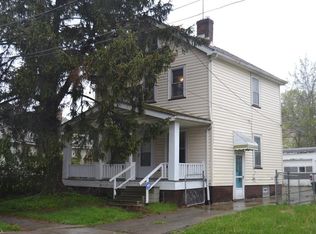 906 Alhambra Rd, Cleveland, OH 44110