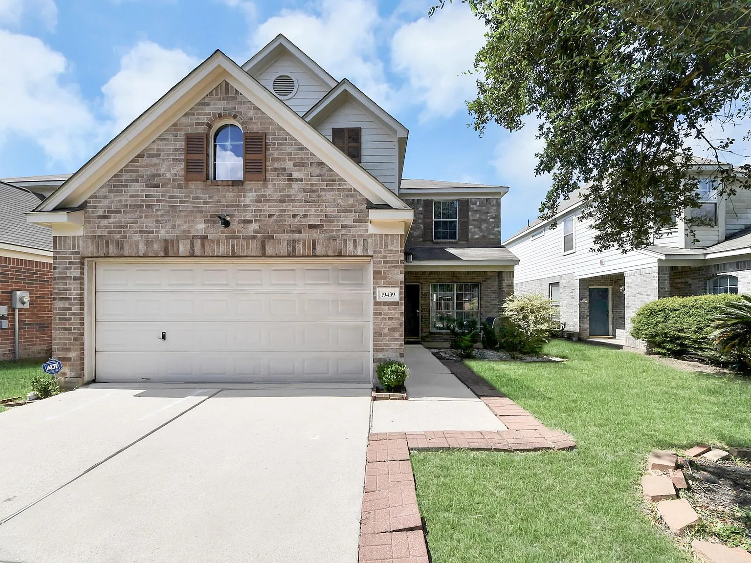 4 bed, 2.5 bath, 1870 sqft, $2,000 — Photo 3