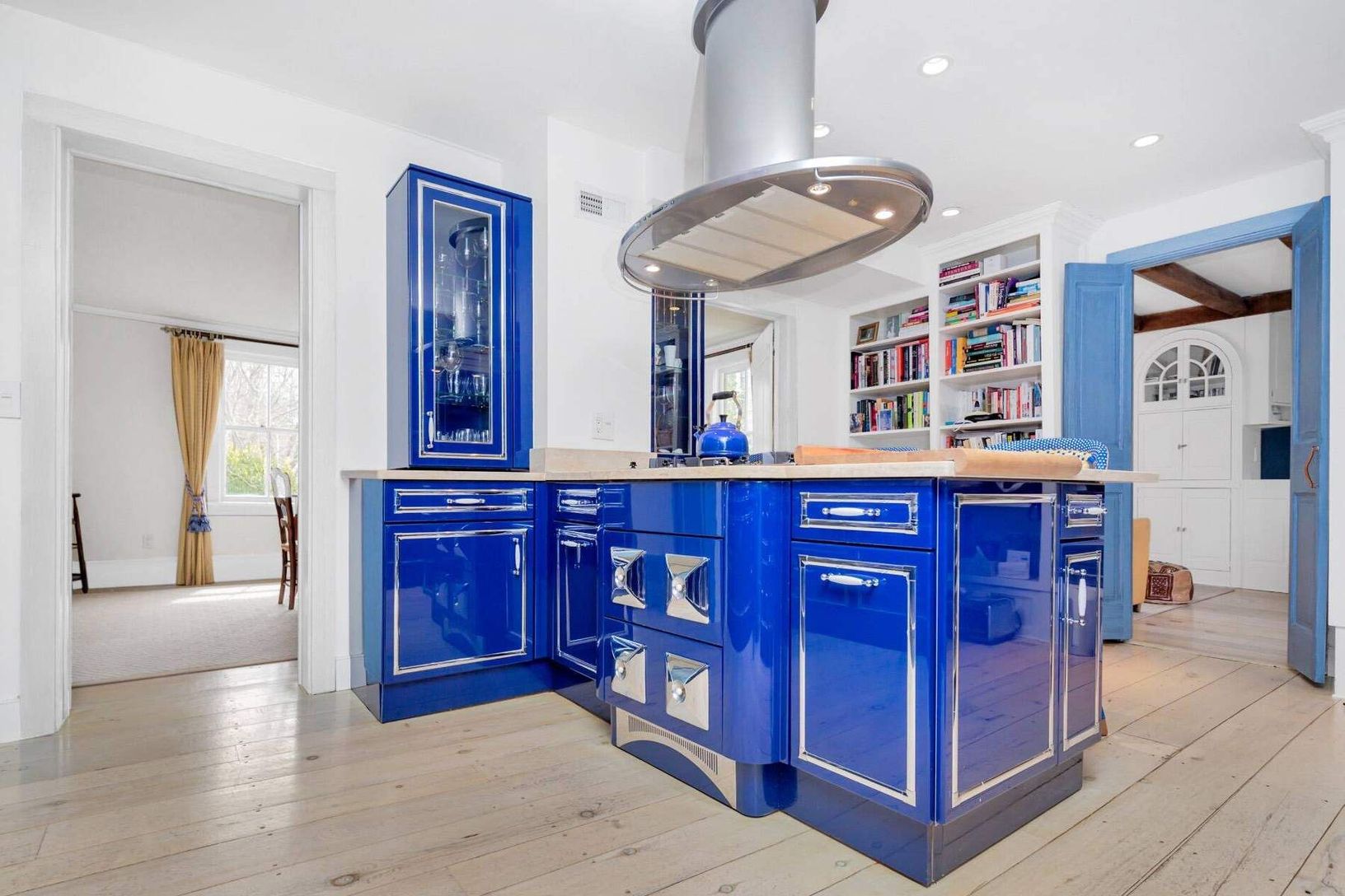 519 Hill St In Southampton Out East