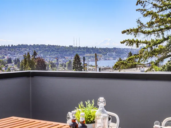 4222 Linden Avenue N, Seattle, WA 98103
