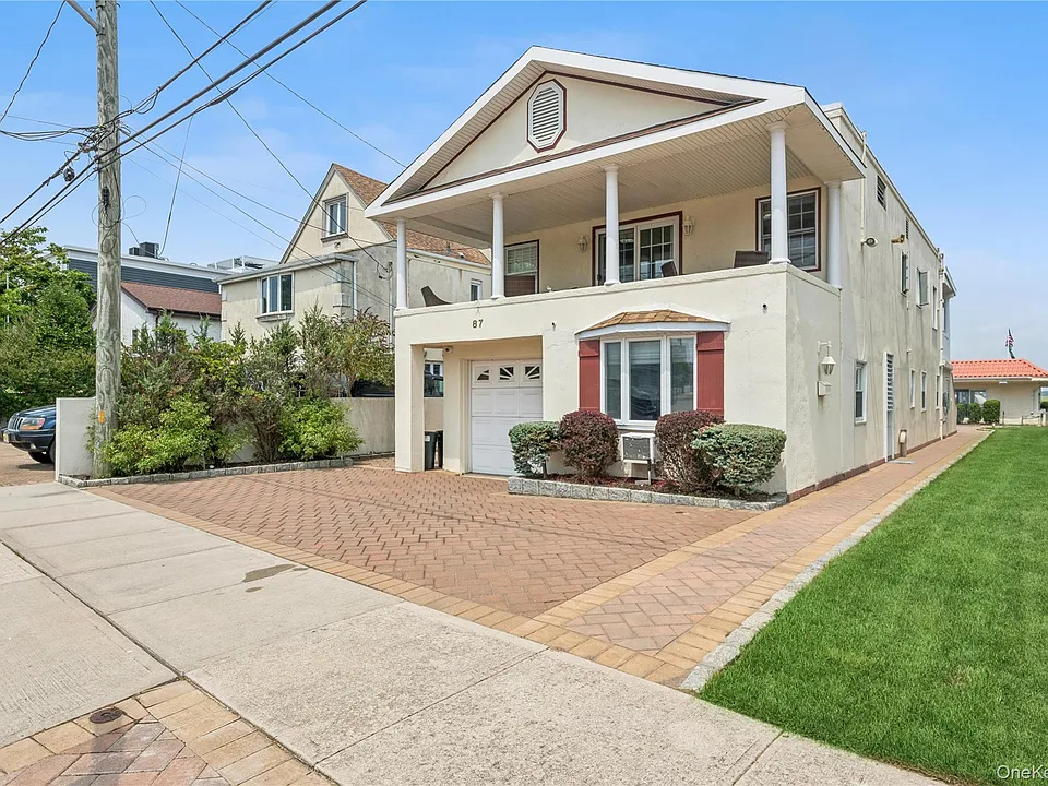 87 Bay St
