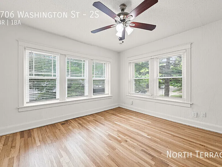 3706 Washington St #2S — Photo 4