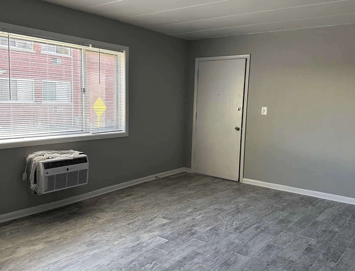 2 bed, 1000 sqft, $2,000 — Photo 1