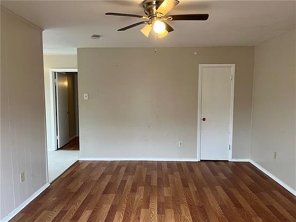 2nd image of 2504 Longwood Dr #A