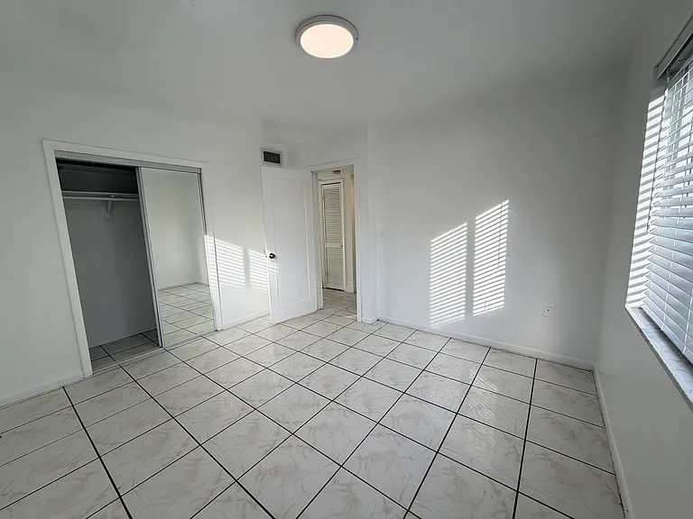 1860 SW 22nd St #8 — Photo 7
