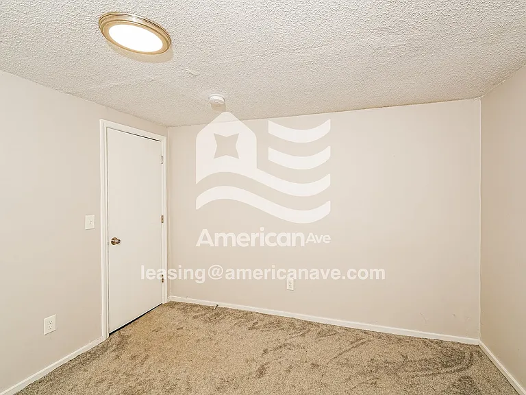 1483911_012_bedroom_11.jpg