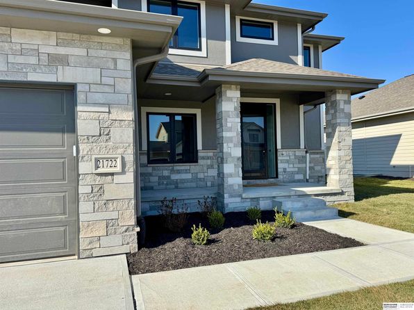 21722 Parkview Dr, Gretna, NE 68028