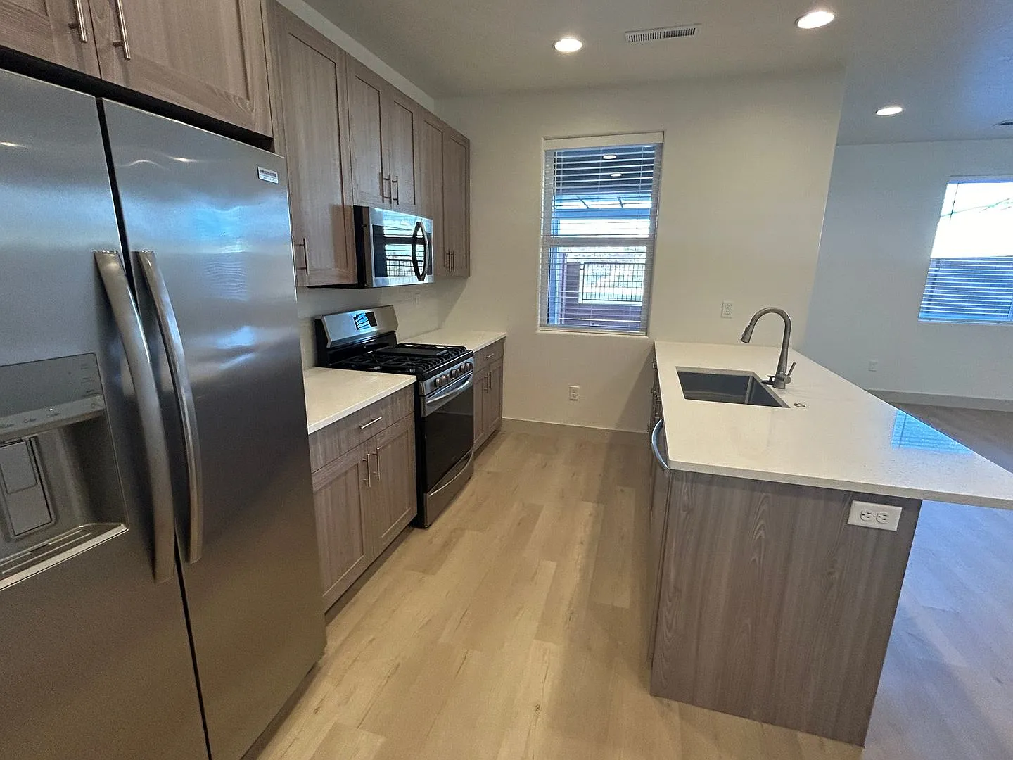 3 Bed, 2.5 Bath, 2 Car Garage For Rent! — Photo 1