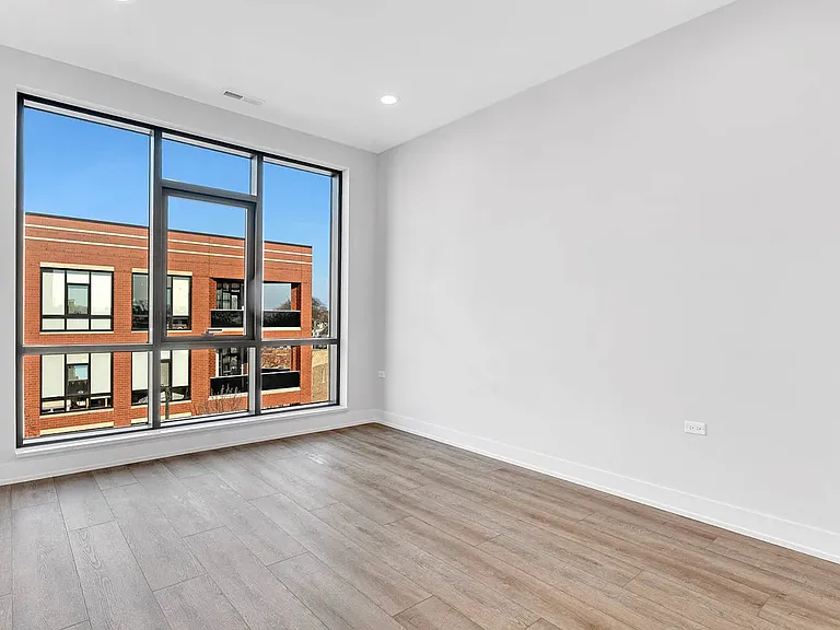 3087 N Avers Ave #E — Photo 14