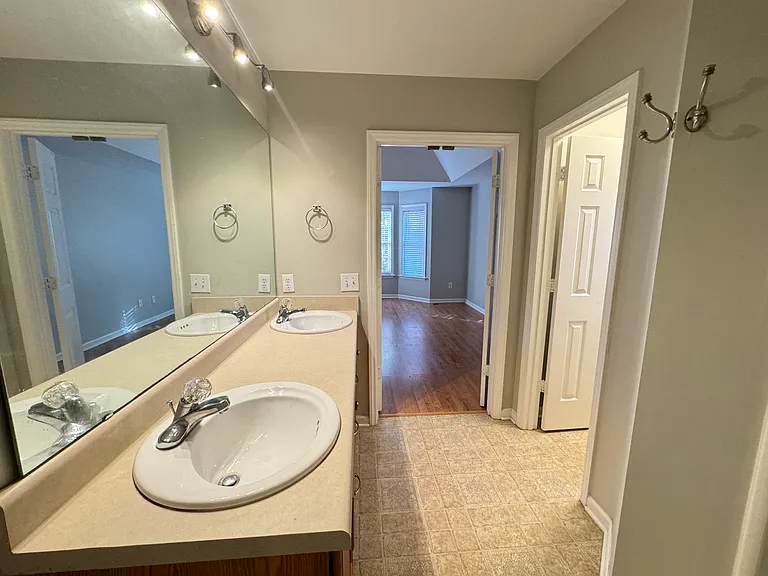 5209 Moss Hill Dr — Photo 15