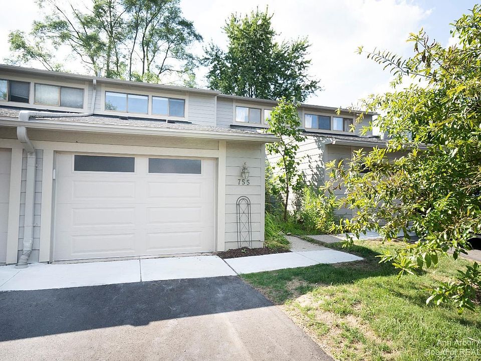 1st image of 755 Peninsula Ct