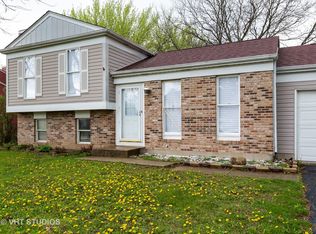1100 Tanglewood Dr, Algonquin, IL