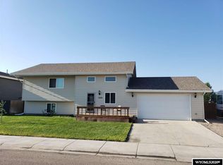 967 6th St, Evansville, WY 82636