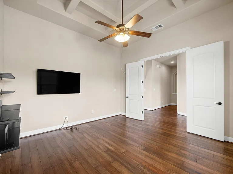 900 Hawthorne Loop — Photo 18