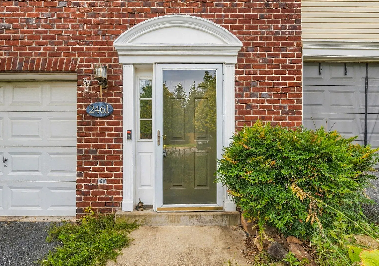 2461 Lakeside Dr - 2461 — Photo 2