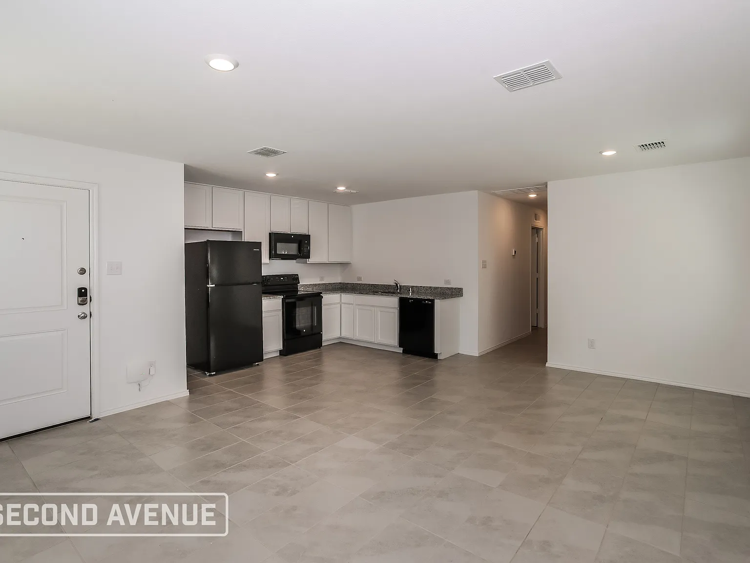 3 bed, 2.0 bath, 1017 sqft, $1,549 — Photo 4