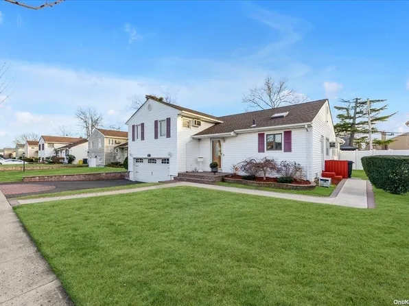 87 Forest Road, Valley Stream, NY 11581