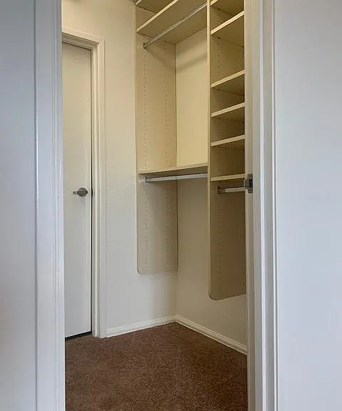 940 Westmount Dr — Photo 11