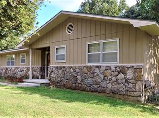 1254 Circle Dr, Neosho, MO 64850