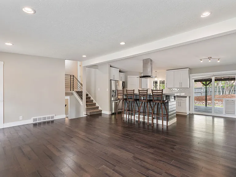 3395 E Larchmont Dr — Photo 18