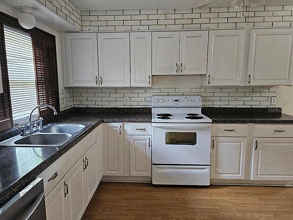 3rd image of 319 22nd St SW